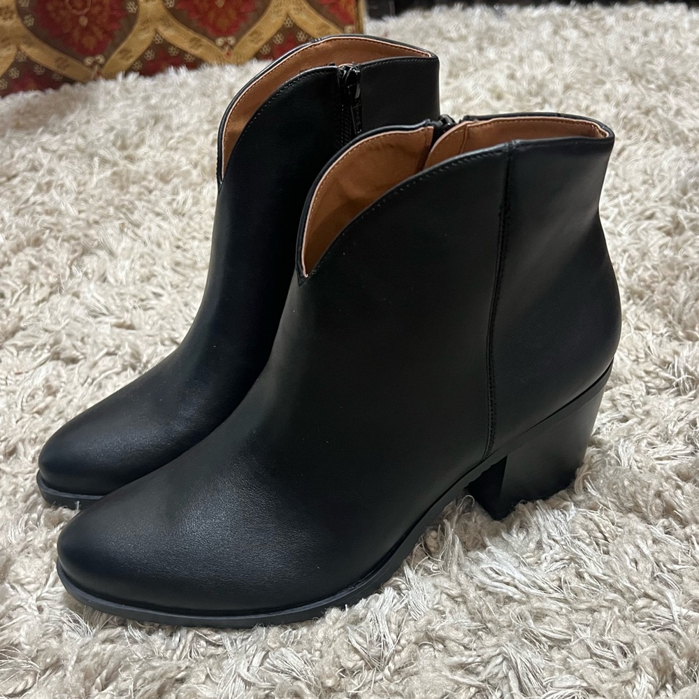 White Mountain Classic Black Leather Boots